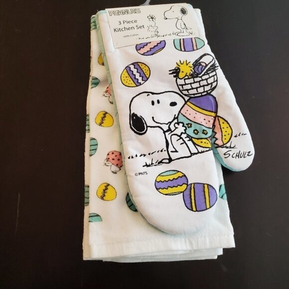 Schultz Other - NWT Peanuts 3 Pc Kitchen Set Potholder + 2 kitchen holders Easter Eggs